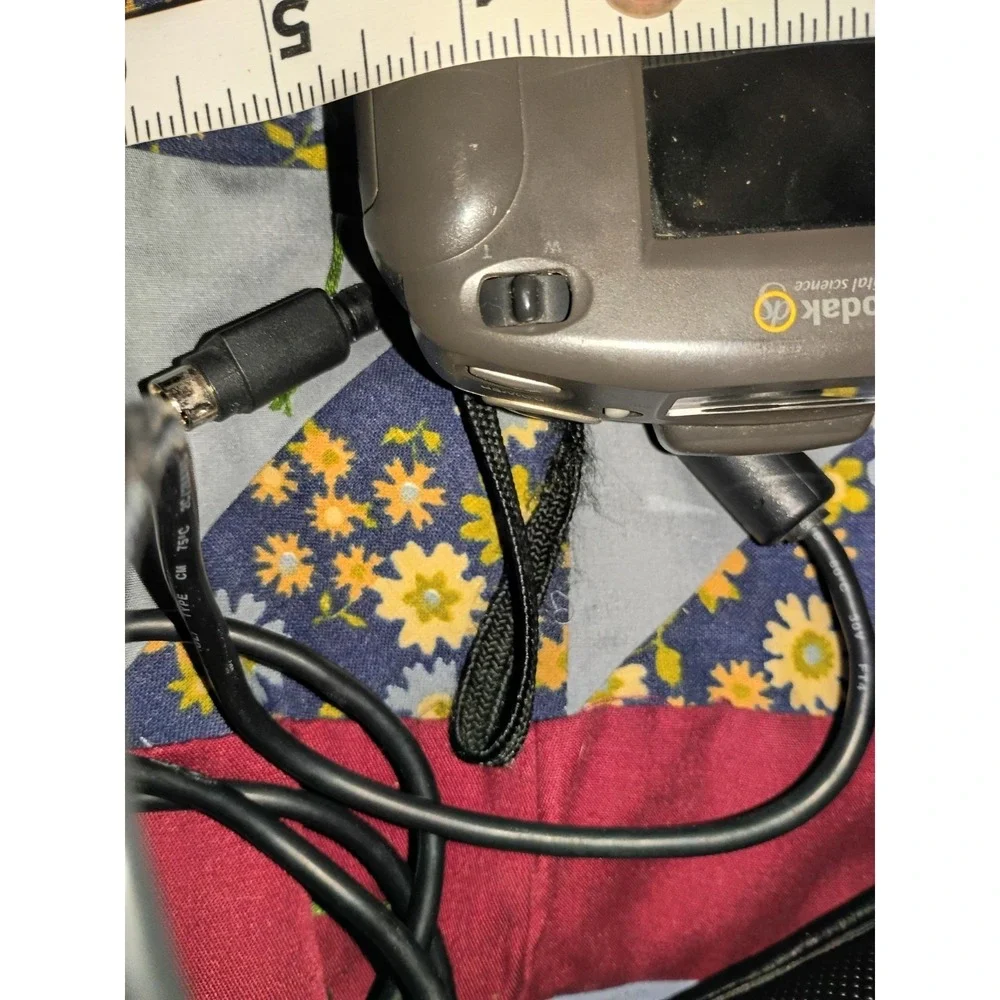 Kodak DC DC260 Digital Camera With Cord And Carry Bag Untested